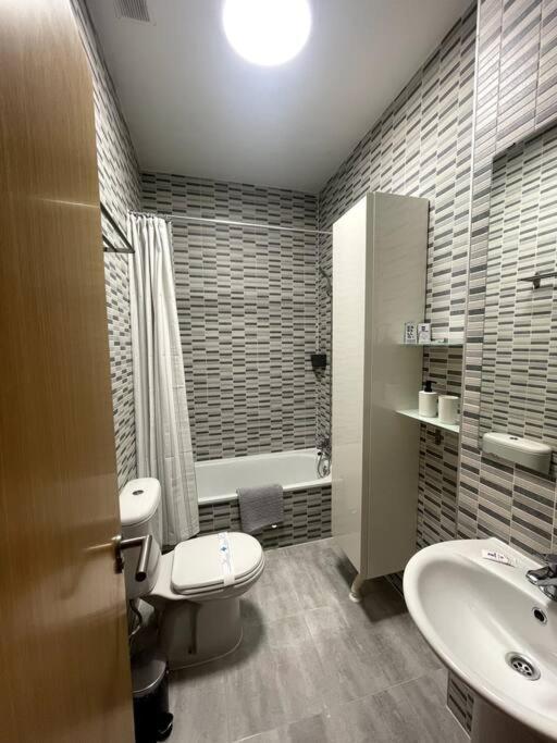 Ferienwohnung Downtown Jinetes Deluxe With Pool & Free Parking Málaga Exterior foto
